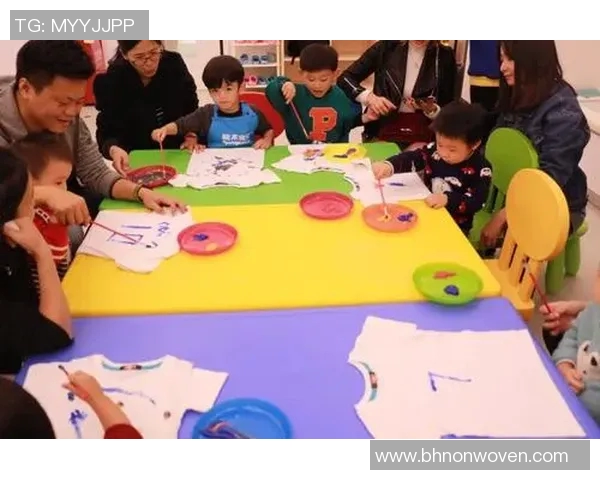 足球明星公仔礼盒尽显球场魅力完美收藏品带你感受足球激情与荣耀